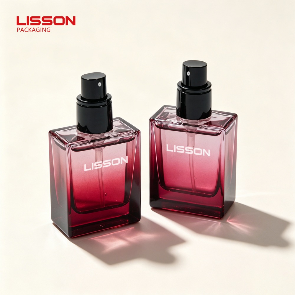 Frasco de perfume de luxo em vidro degradê, formato quadrado e plano, com 30ml.